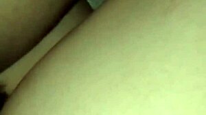 Bokep Indo pasutri berantem malam, suami ngobrol istri tetangga buat ngentot intens