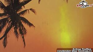 Nemška žena v swinger klubu trojka