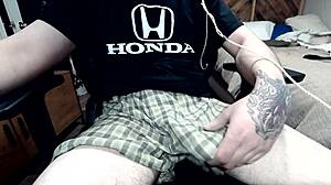 Look at this massive cumshot!