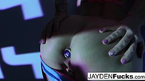 Jayden Jaymes has solo fun with wet pussy