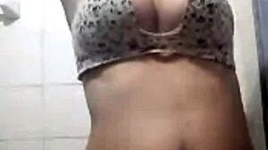 Mature venezuelan latina performs on webcam show