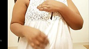 Madhya Pradesh Girl Reveals Her Big Sexy Boobs