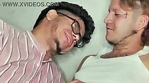 Colombian Chacal Manosea Pasivo Mexicano En Bareback Gemidos