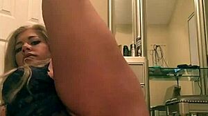 watch this sexy tattooed chick twerk her big ass