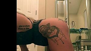 watch this sexy tattooed chick twerk her big ass