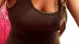 Gordita puta y caliente bailando intensamente para mi