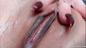 Hot Brunette Masturbates on Webcam