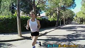 Bouncing big tits babe 😍 with bubble butt