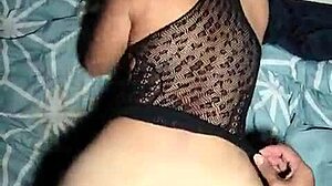 pero que hermoso culo tiene la morena que contrate ayer