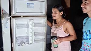 صفقة متأخرة: بيع الثلاجة ينتهي بزب الردف في المقطورة