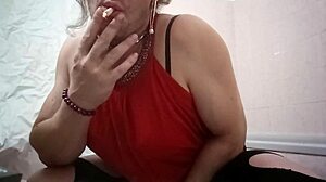 Travesti Avec Un Gode