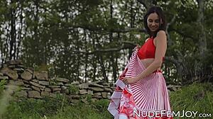 Sade Mare’s outdoor solo performance is quite hot