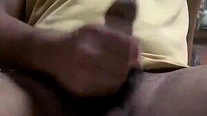 cậu bắn tinh thủ dâm