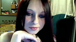 Liz Vicious’ cam show: Goth beauty’s pink dildo pleasure