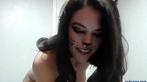 i'm a teen in pussy cat outfit masturbatin on webcam