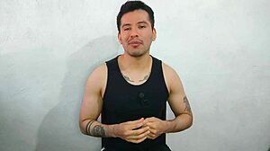 Jovencito Le Da Sexo Oral a la Polla Enorme Gruesa del Tio de Su Mejor Amiga Se Come Su Leche Relato Sexual