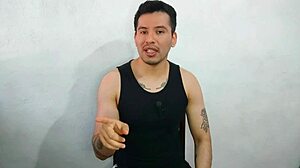 Jovencito Le Da Sexo Oral a la Polla Enorme Gruesa del Tio de Su Mejor Amiga Se Come Su Leche Relato Sexual