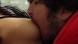 chupandole las tetas en un cajero automatico, latina amateurs with small tits outdoor public sucking!