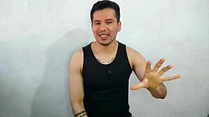 Jovencito Le Da Sexo Oral a la Polla Enorme Gruesa del Tio de Su Mejor Amiga Se Come Su Leche Relato Sexual