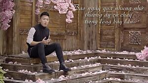 Beauty removes panties to masturbate her clit 😘