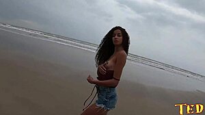 Manoella Fernandes fucks on the beach in Mongaguá!