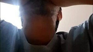 El tio hace de las suyas cuando estoy sola