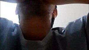 El tio hace de las suyas cuando estoy sola