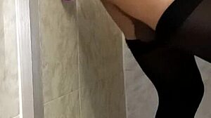 sexo con mi dildo en el baño, tan rico