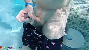Gay Guy Jerks Fat Cock Underwater!