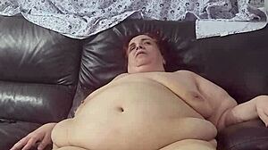 Mature feet tease with hairy pussy?