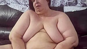 Mature feet tease with hairy pussy?