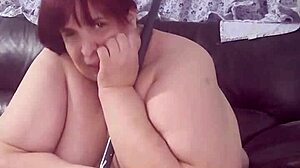 Mature feet tease with hairy pussy?