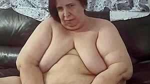 Mature feet tease with hairy pussy?