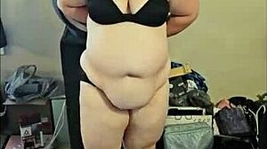 i am a bbw dancing to milkshake while stripping in this hentai anime style