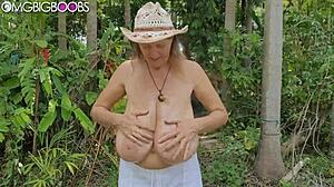 amateur mom with saggy natural tits