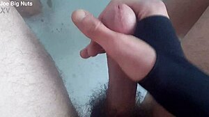 Caught a twinks solo session in the bathroom stall