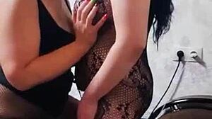 stepmom's big ass tempted stepdaughter for pussy banging