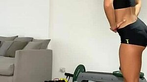 sol p�rez flaunts her cameltoe in this casual scene