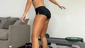 sol p�rez flaunts her cameltoe in this casual scene