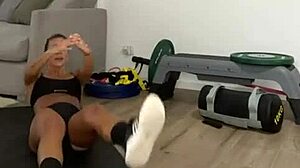 sol p�rez flaunts her cameltoe in this casual scene