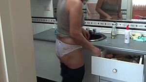 WATCH Beautiful Stepmom SHOW OFF BIG ASS!