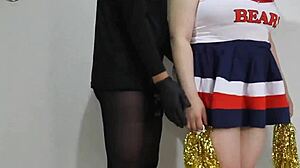 チアコスで大噴出！Check out this wild anime hentai!