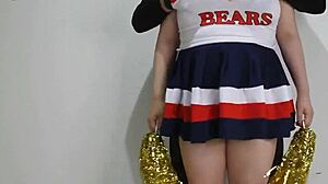 チアコスで大噴出！Check out this wild anime hentai!