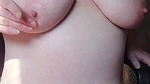 Missr8 likes to have fun and pleasure alone