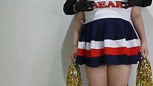 チアコスで大噴出！Check out this wild anime hentai!