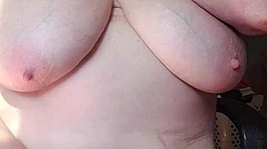 Missr8 likes to have fun and pleasure alone