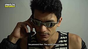 O invasor dotado fodeu o rabo do novinho em cena intensa