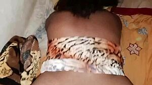 a esposa do pastor e muito gostosa fode com força a buceta da crente safada.