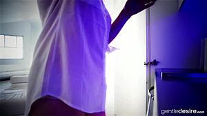 horny samantha bentley awaits muff diving session