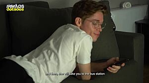 O invasor dotado fodeu o rabo do novinho em cena intensa